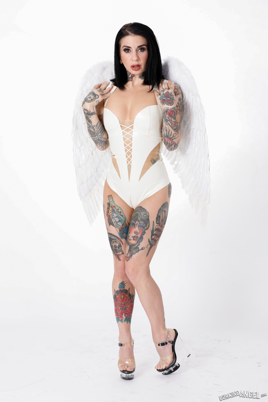 https://content3.vibraporn.com/burningangel.com/1391/02.jpg