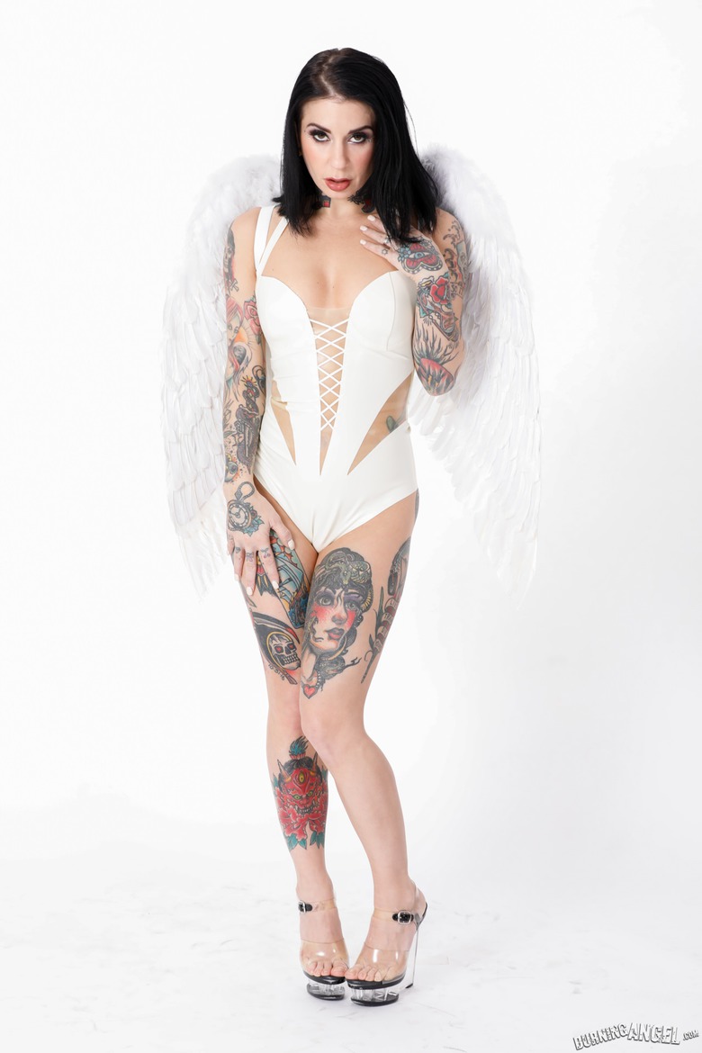 https://content3.vibraporn.com/burningangel.com/1392/01.jpg