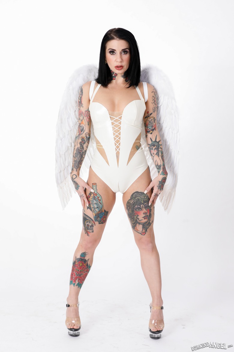 https://content3.vibraporn.com/burningangel.com/1392/04.jpg