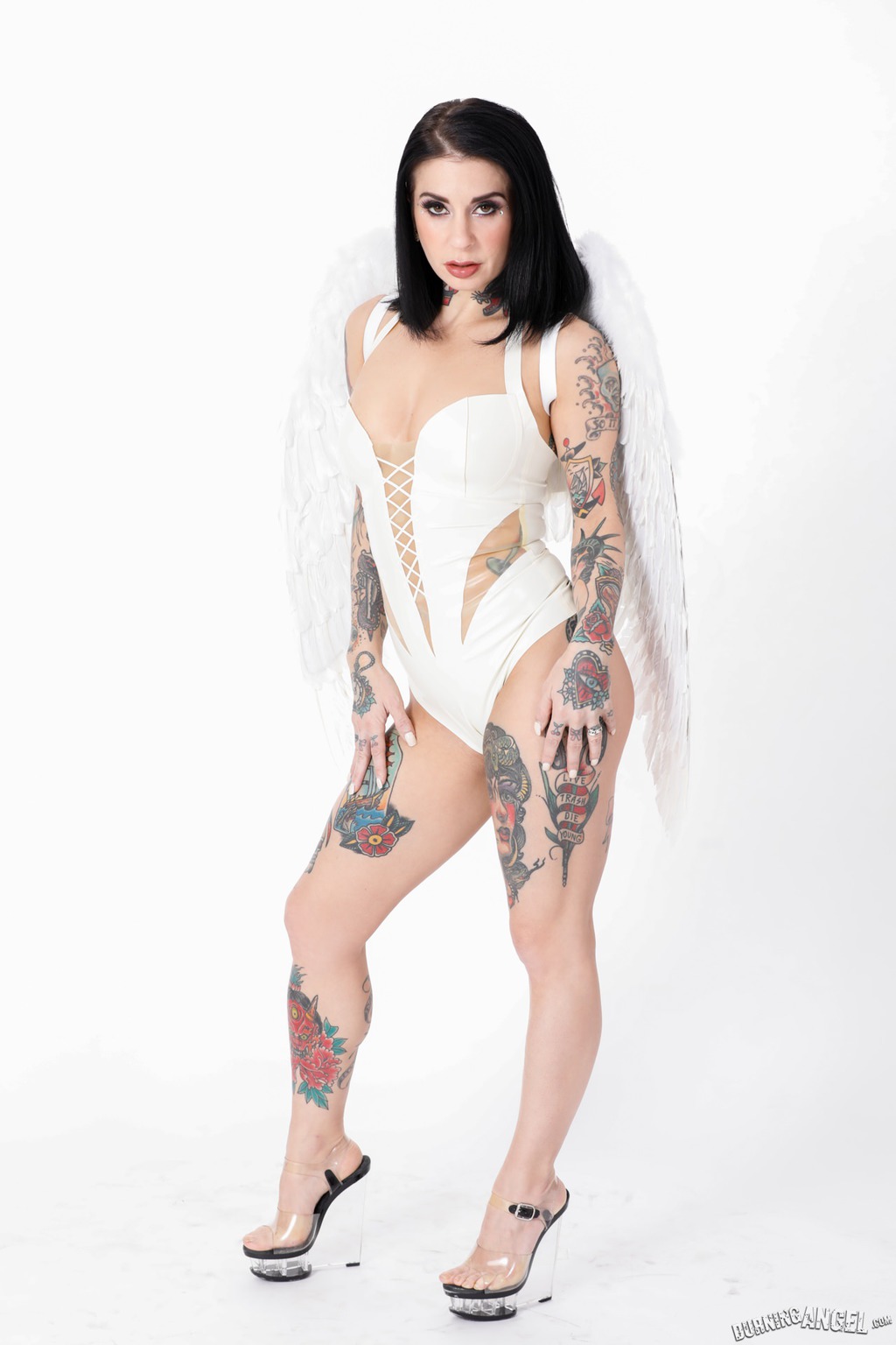 https://content3.vibraporn.com/burningangel.com/1410/00.jpg